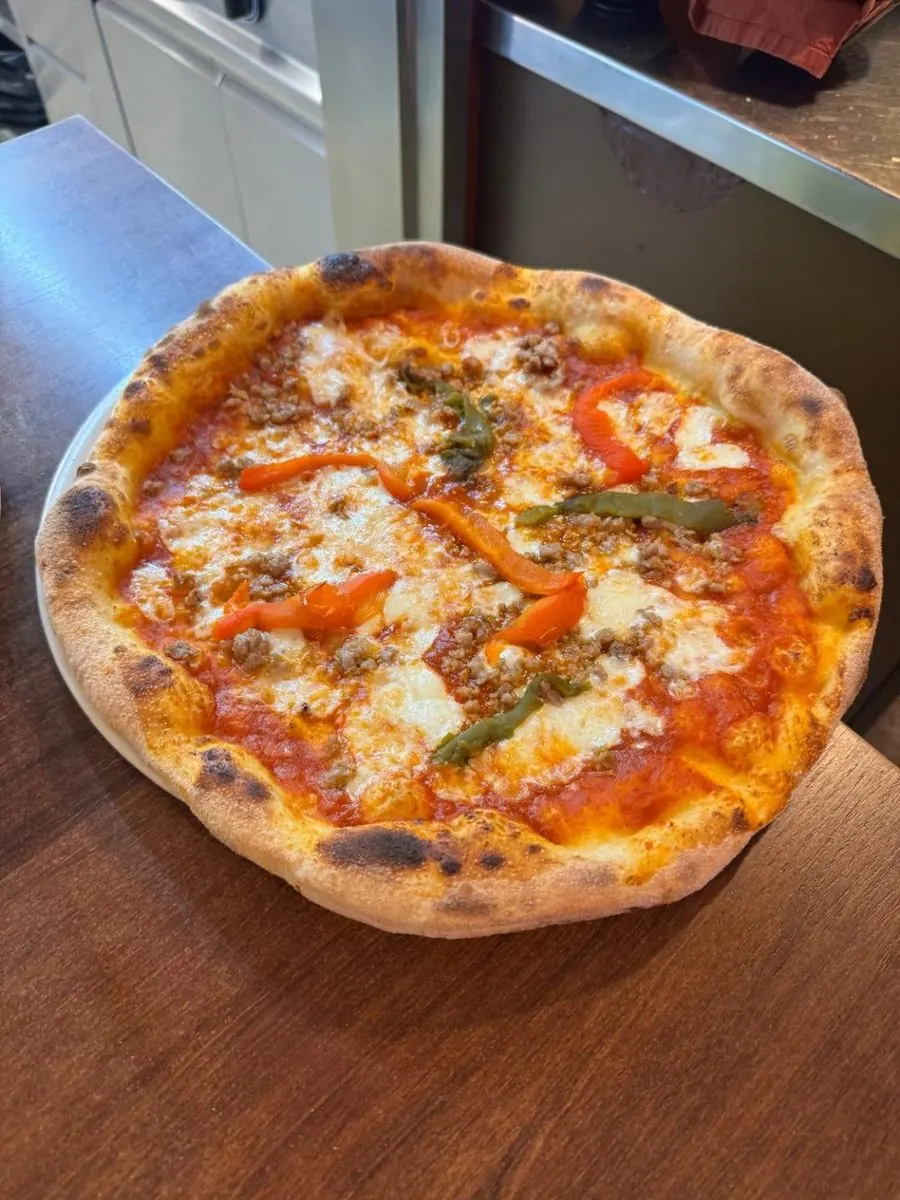 Pizza appena sfornata da Caterina